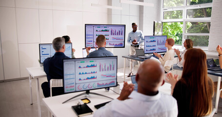 KPI Dashboard Graph Presentation In Classroom