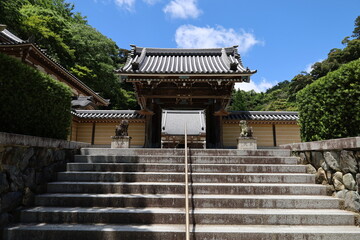A Japanese temple in Minoh City in Osaka Prefecture : a scene of the entrance gate to the precincts of Ryuan-ji Temple　