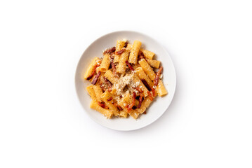 Piatto di rigatoni alla gricia, tipica ricetta di pasta romana con pecorino, guanciale e pepe nero,...