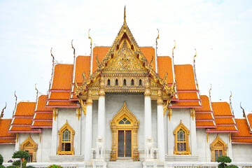 Fototapeta premium Magnificent Wat Benchamabophit in Bangkok, Thailand