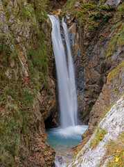 Obraz premium Wasserfall in der Wolfsklamm bei Stans in Tirol