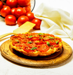 tarta tatin de tomates confitados y bacalao 
