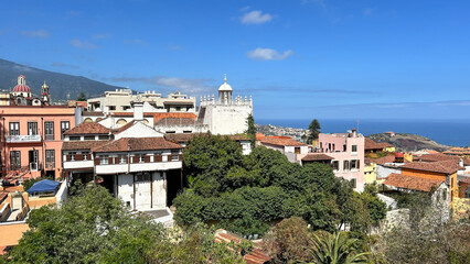 Fototapeta premium Vista panorámica de la ciudad de La Orotava en Tenerife, Islas Canarias