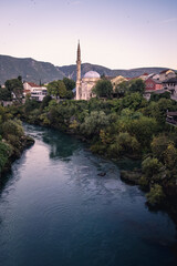Fototapeta premium ボスニアヘルツェゴビナの街モスタルのコスキメフメドパシャモスク