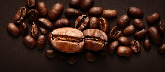 Obraz premium Roasted coffee bean close up top view food and drink concept. copy space available