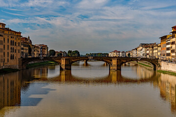 Obraz premium Blick auf den Arno in Florenz in Italien 