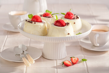 Tasty cheesecake monoportion with strawberries and vanilla glazed.