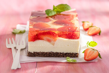 Tasty strawberry cheesecake made with jelly, cream and berries.