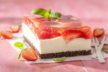 Sweet strawberry cheesecake made with jelly, cream and berries.