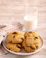 Wheat germ and oat cookies