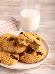 Wheat germ and oat cookies