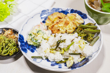 山菜おこわとおかず