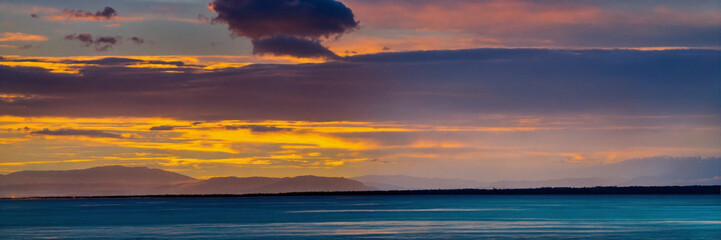 Fototapeta premium sunset over the sea