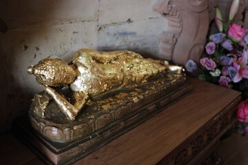 Tham Kra Sae洞窟のお寺のブッダ