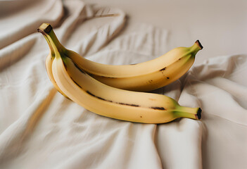 Deux bananes sur fond clair
