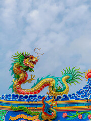 Fototapeta premium Dragon statue, dragon symbol, dragon Chinese, is a beautiful Thai and Chinese architecture of shrine, temple. A symbol of good luck and prosperity during the Chinese New Year celebrations.