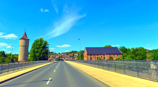 Die Bundesstra&szlig;e 13 in Ochsenfurt in Bayern