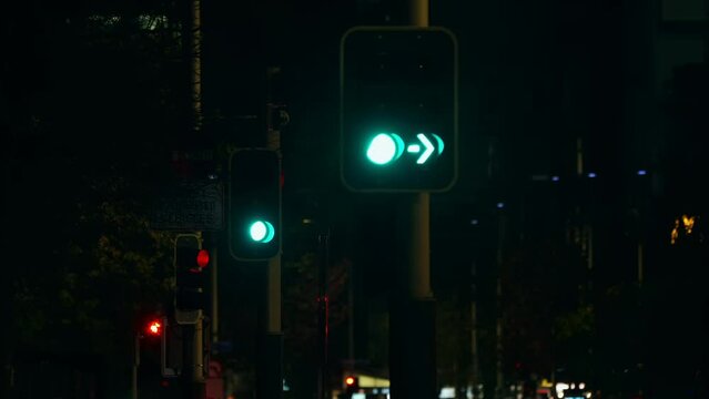 traffic light at night