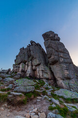 Skałki Słoneczniki w Karkonoszach w Karpaczu o zmierzchu, przy zachodzie słońca - Dolny Śląsk © krzys ser