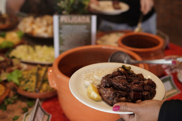 Mesa de Feijoada e Saladas complementos