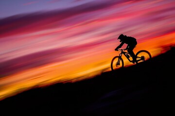 Obraz premium Mountain Biker at Sunset