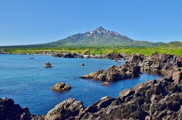 仙法志御崎海岸から望む利尻富士