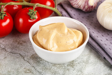 Yellow cream grill sauce for burger