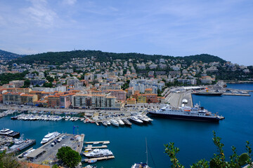Obraz premium Vue panoramique sur le port de Nice depuis la colline de chateau