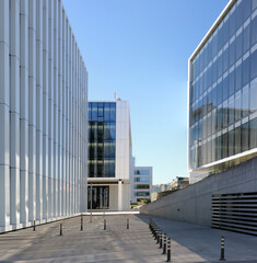 Obraz premium Sunny Sunday morning in the center of the business city landscape