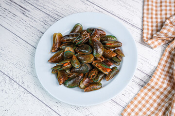 Green Mussels with Sour Sweet Sauce