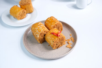 Food made from bread and abon.