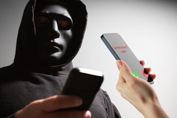 Phone Scam, incoming unknown call on a smartphone screen, phishing threat to personal information, mobile phone cyber attack, identity theft risk. © yta