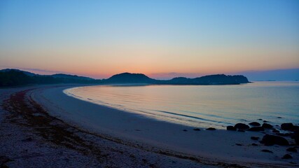 長崎県壱岐市の朝焼けの筒城浜海水浴場