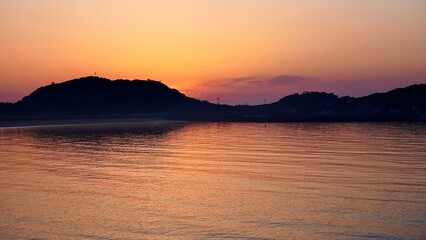 長崎県壱岐市の朝焼けの筒城浜海水浴場