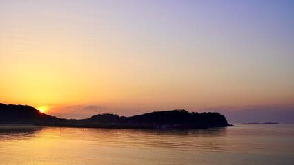 長崎県壱岐市の朝焼けの筒城浜海水浴場