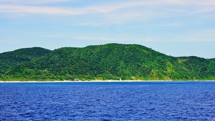 Obraz premium 沖縄県阿嘉島からみた慶良間諸島と海の風景