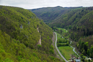 Hohenwittlingensteig; Biosphärengebiet Schwäbische Alb; Blick ins Ermstal; Baden Württemberg; Deutschland