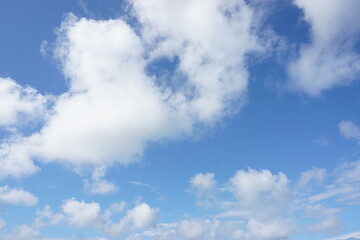 ビーチから見る梅雨明け後の空
