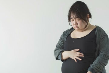 痩せたいのにダイエットに失敗してまた太ったことに悩む肥満女性
