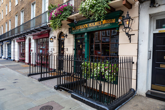 London, England &ndash; August 2023. 221B Baker Street is the London address of the fictional detective Sherlock Holmes, created by author Sir Arthur Conan Doyl, London, UK