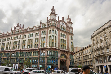Obraz premium Old house in the centre of Budapest. Streets in the historic city centre