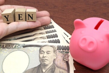 日本の一万円札とYENの文字