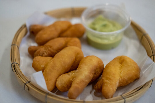Pa Thong Ko, a popular Thai deep-fried dough or Thai-style Chinese cruller, served with Pandan Custard