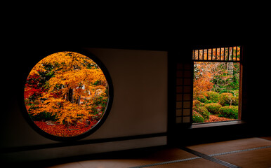 日本の京都にある源光庵の丸窓