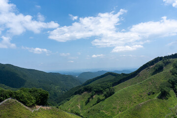 Naklejka premium View of the trail from Mt. Bonno-ori via Mt. Kuroyama, Mt. Iwatakeishi, and Mt. Sodake