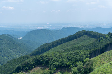 Fototapeta premium View of the trail from Mt. Bonno-ori via Mt. Kuroyama, Mt. Iwatakeishi, and Mt. Sodake