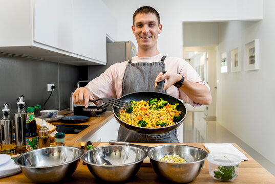 The chef is broadcasting live from workshop how to prepare a vegetarian food
