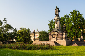 Obraz premium Mickiewiczowi Monument in the Adam Mickiewicz Square in the old town of Warsaw, Poland