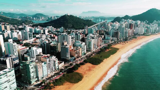 VISTA A&Eacute;REA DA PRAIA DA COSTA E AO FUNDO A TERCEIRA PONTE E O CONVENTO DA PENHA