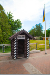 Grenzhäuschen an dem Innerstädtische n Grenzübergang zwischen Estland und Lettland in der Stadt Valka / Valga.